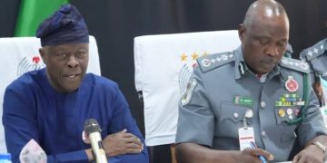 Customs Board sets $300 minimum dutiable threshold for passenger import luggage